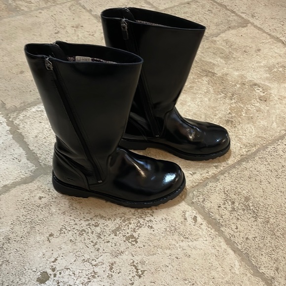 UGG shiny Leather twin Zip Boots SIZE 6 - Picture 2 of 12
